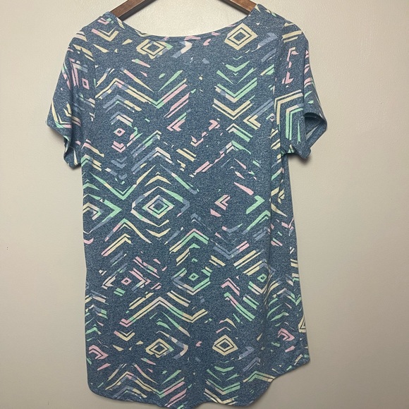 LuLaRoe Dusty Blues, Greens,‎ and Pinks Short Sleeve Scoop Neck T-Shirt - Picture 4 of 5